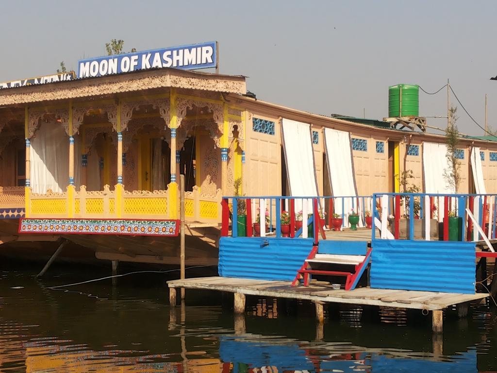 Houseboat Moon Of Kashmir 호텔 Srīnagar 외부 사진