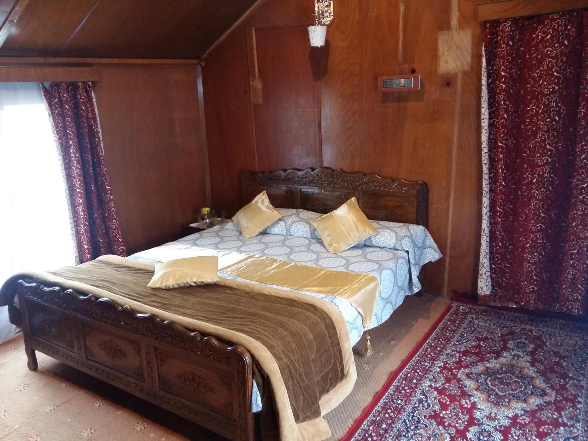 Houseboat Moon Of Kashmir 호텔 Srīnagar 객실 사진