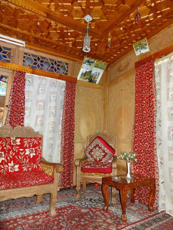 Houseboat Moon Of Kashmir 호텔 Srīnagar 객실 사진