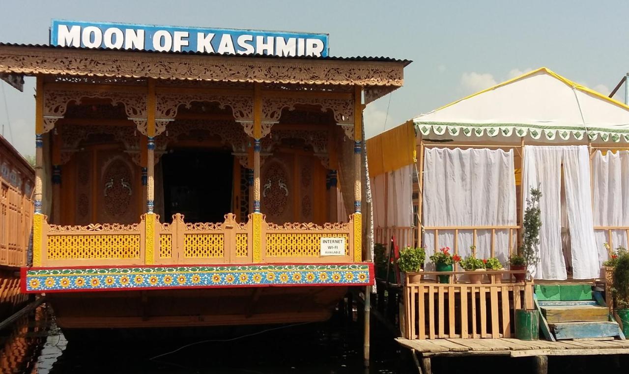Houseboat Moon Of Kashmir 호텔 Srīnagar 외부 사진