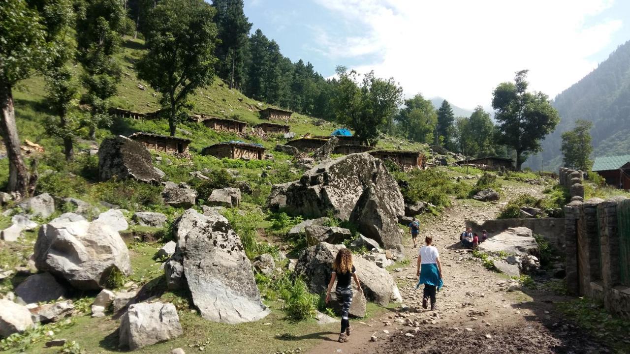 Houseboat Moon Of Kashmir 호텔 Srīnagar 외부 사진